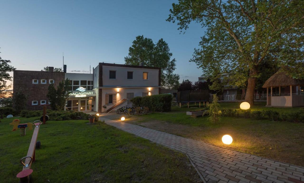 Magaspart Panzio Balatonföldvár Esterno foto